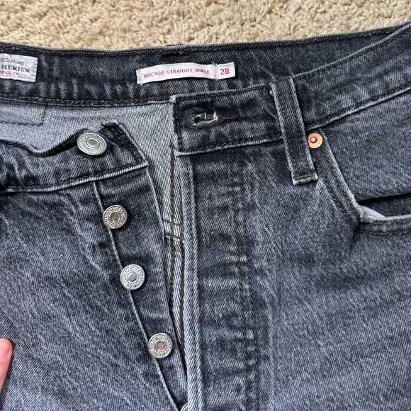 Levi’s Women’s Black Ribcage Straightleg Jeans - Picture 2 of 4